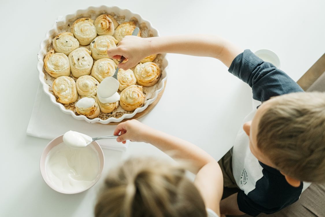 Kanelbullens dag den 4 oktober: baka med barn